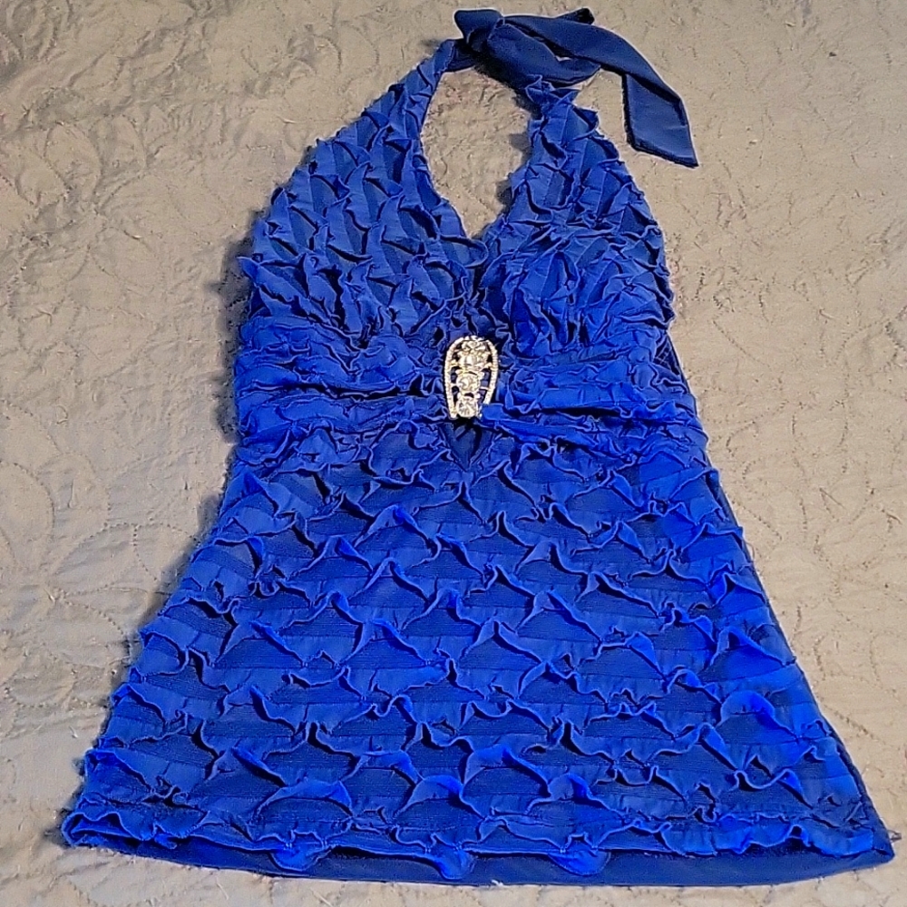 Body central halter top with diamond  like pin under breast